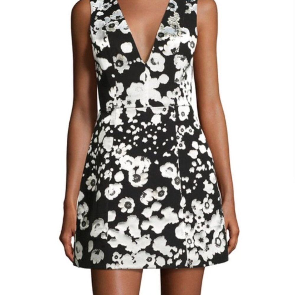 Alice & Olivia sz 6
Black and White Floral Dress